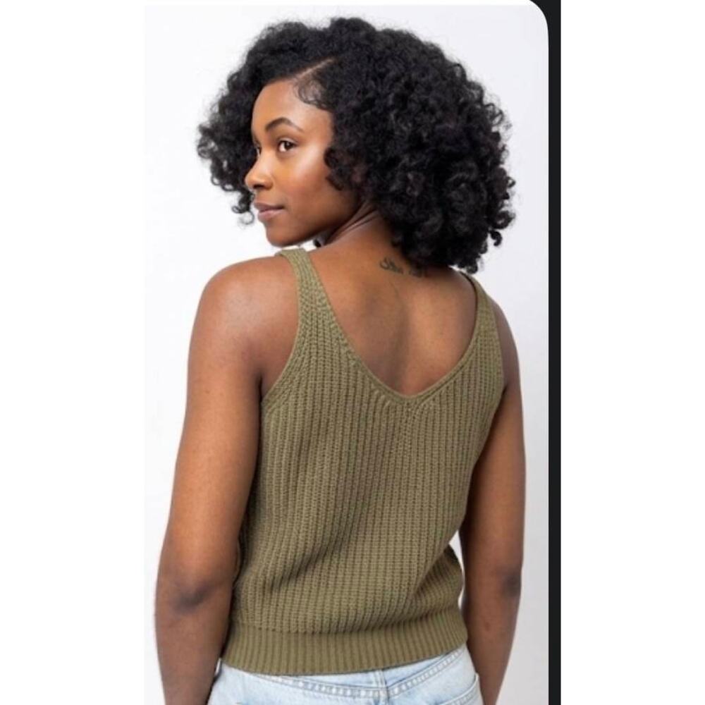 Allude Knit V Neck Tank Top in Olio Green M - Picture 2 of 4